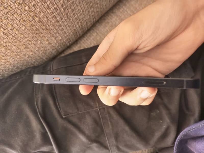 Apple iPhone 12 mini 6