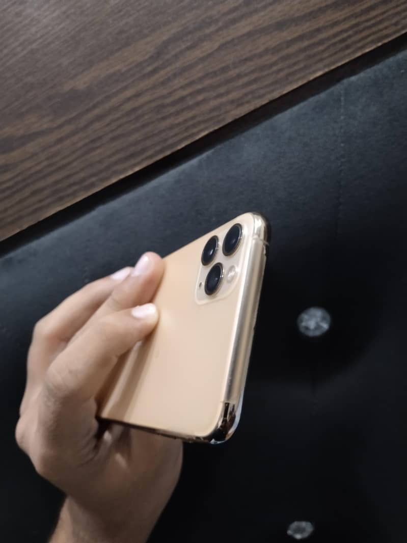 Apple iPhone 11 Pro Max 2