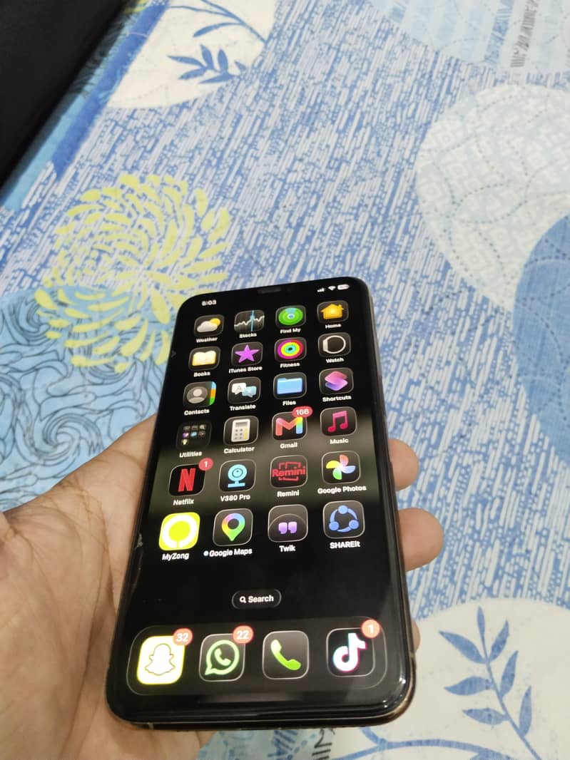 Apple iPhone 11 Pro Max 4