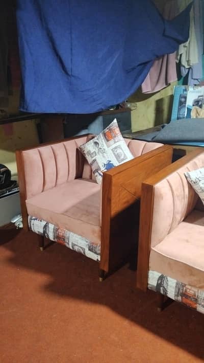 3 Seater Sofa Set For Home – Wooden Design, Good Condition