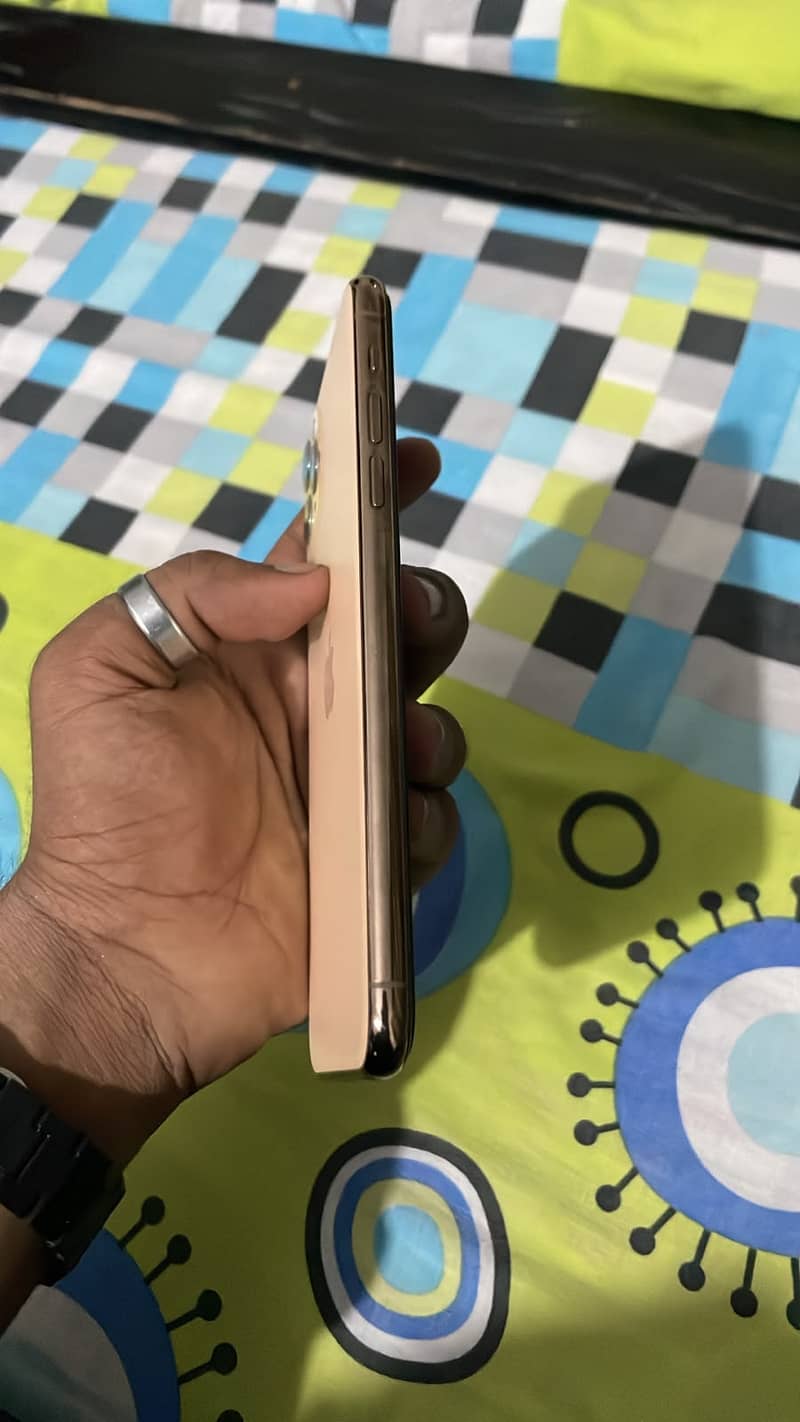 Apple iPhone 11 Pro Max 1