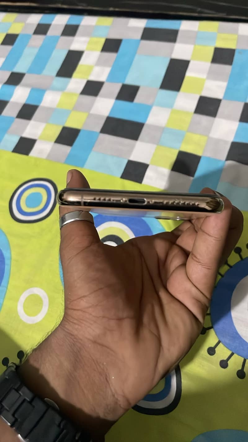 Apple iPhone 11 Pro Max 2