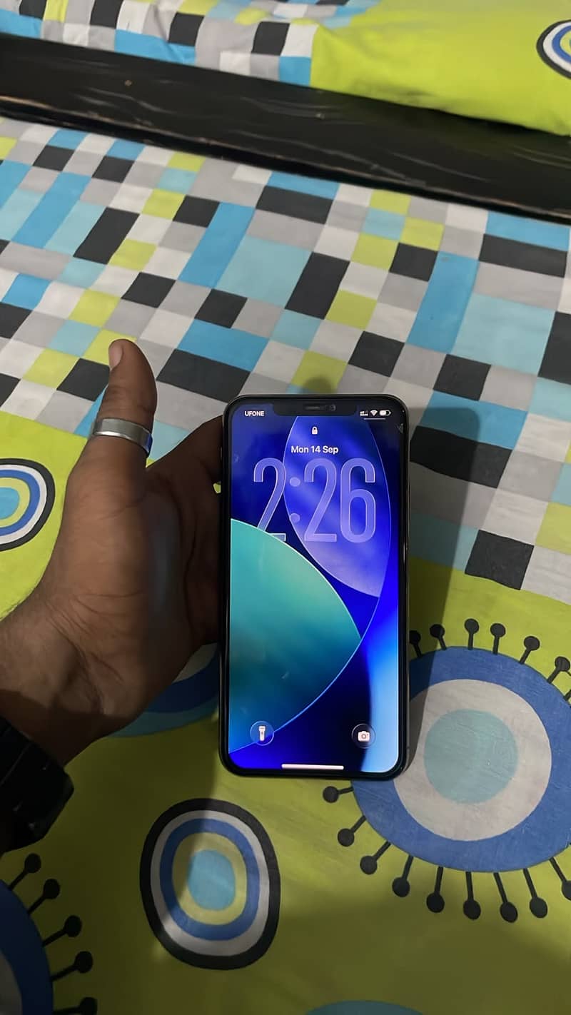 Apple iPhone 11 Pro Max 4