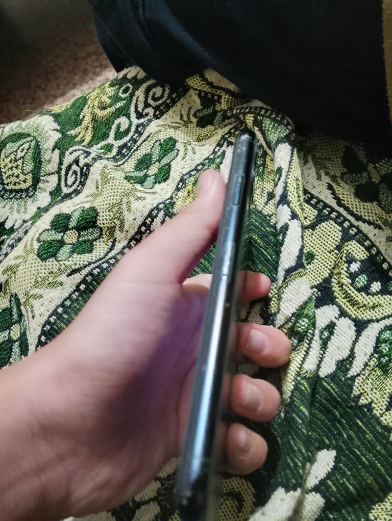 Apple iPhone 11 Pro Max 2