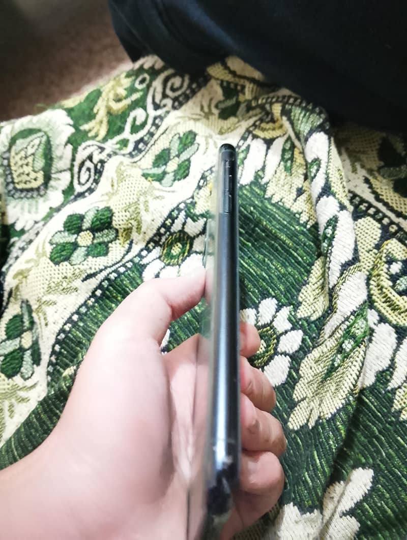 Apple iPhone 11 Pro Max 4