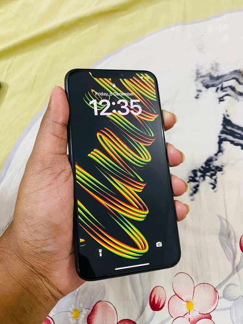 Apple iPhone XS Max 3