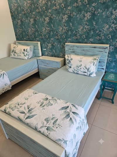 Single bed Matress in throwaway price.