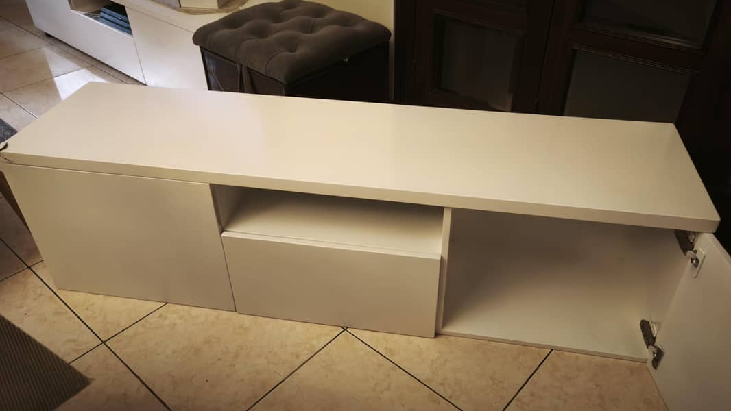 MEDIA CONSOLE 2