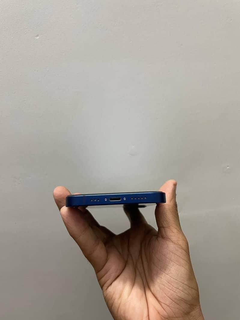 Apple iPhone 12 6