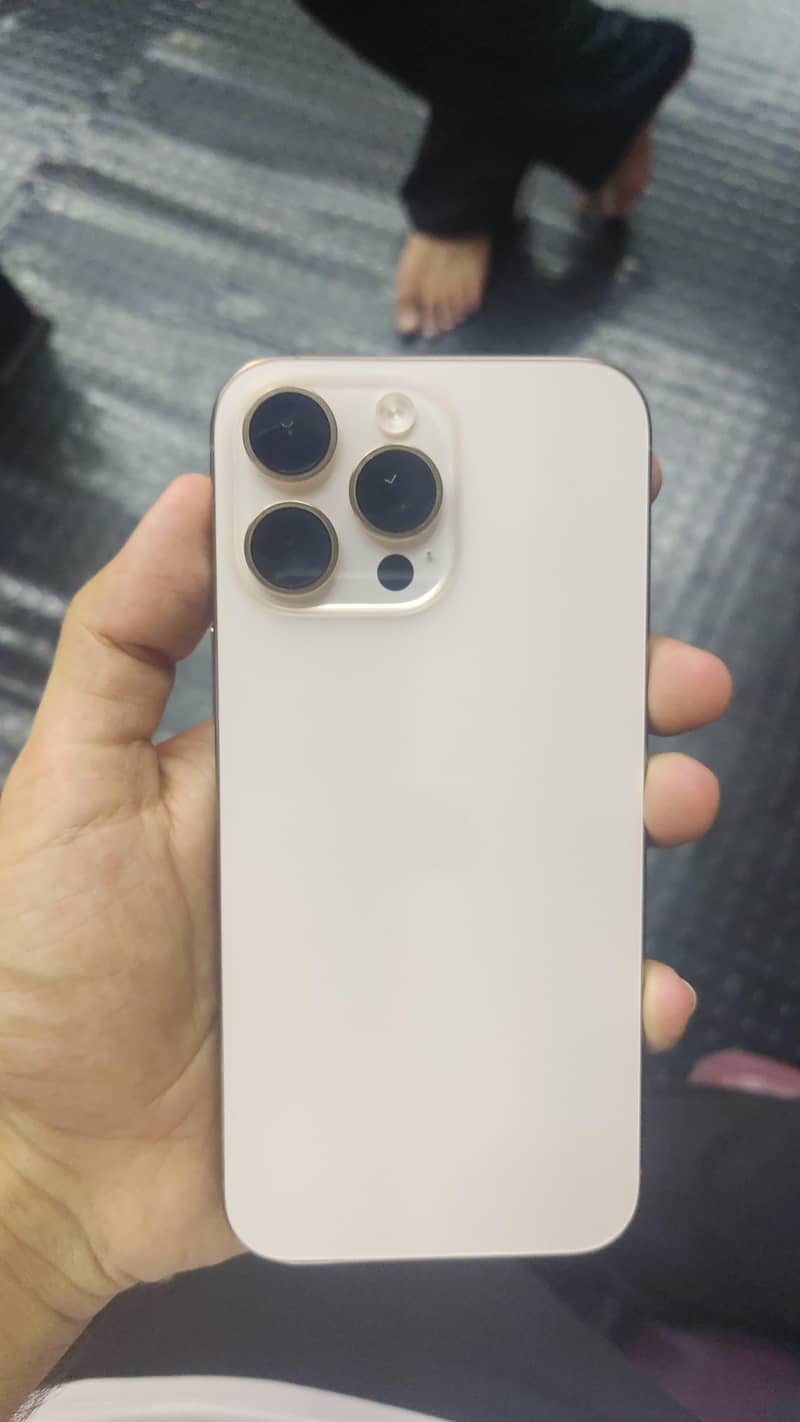 iphone 16 pro max 5