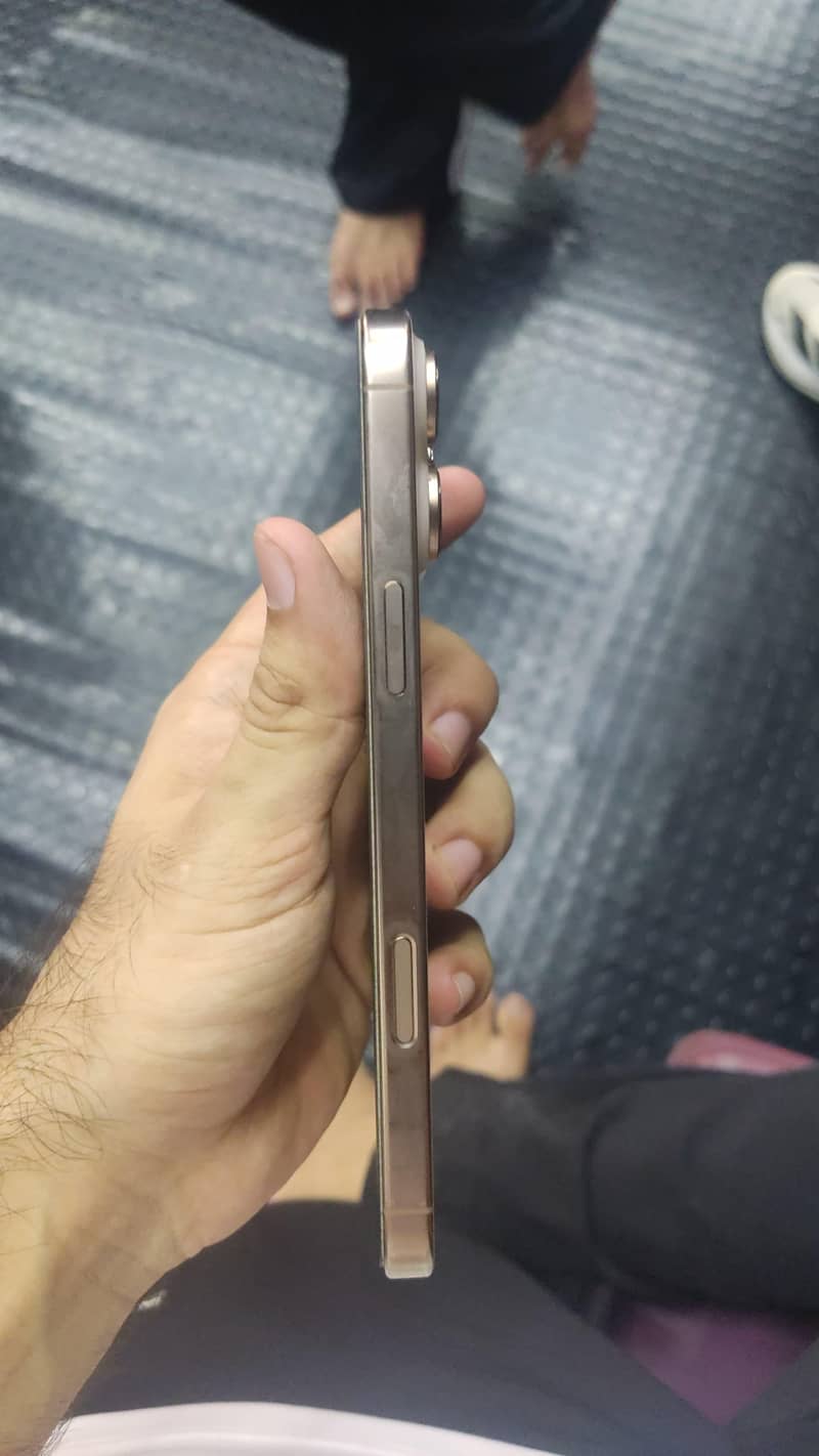 iphone 16 pro max 6