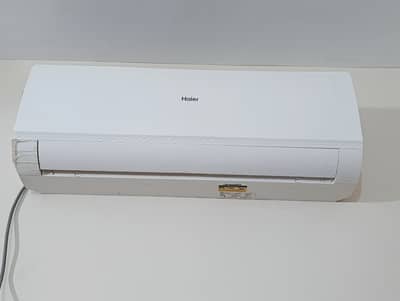 Haier 1.5T Non-inverter split AC in best condition + extended pipe