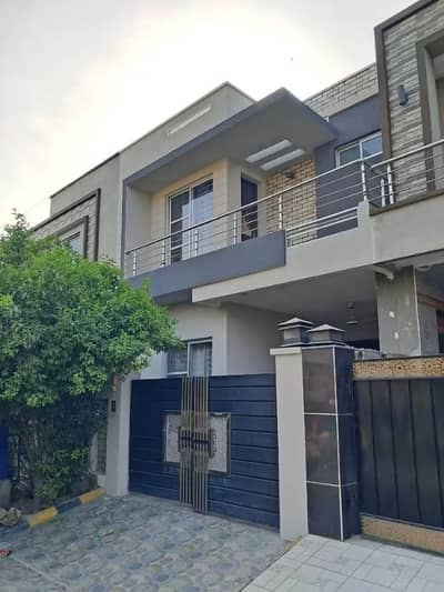 8 Marla House Green City