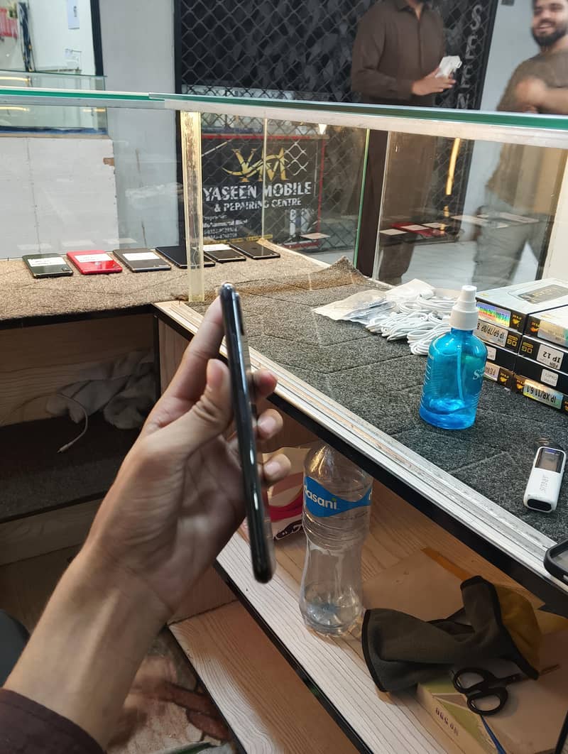 Apple iPhone XS Max 3