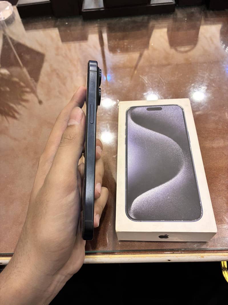 Apple iPhone 15 Pro Max 2