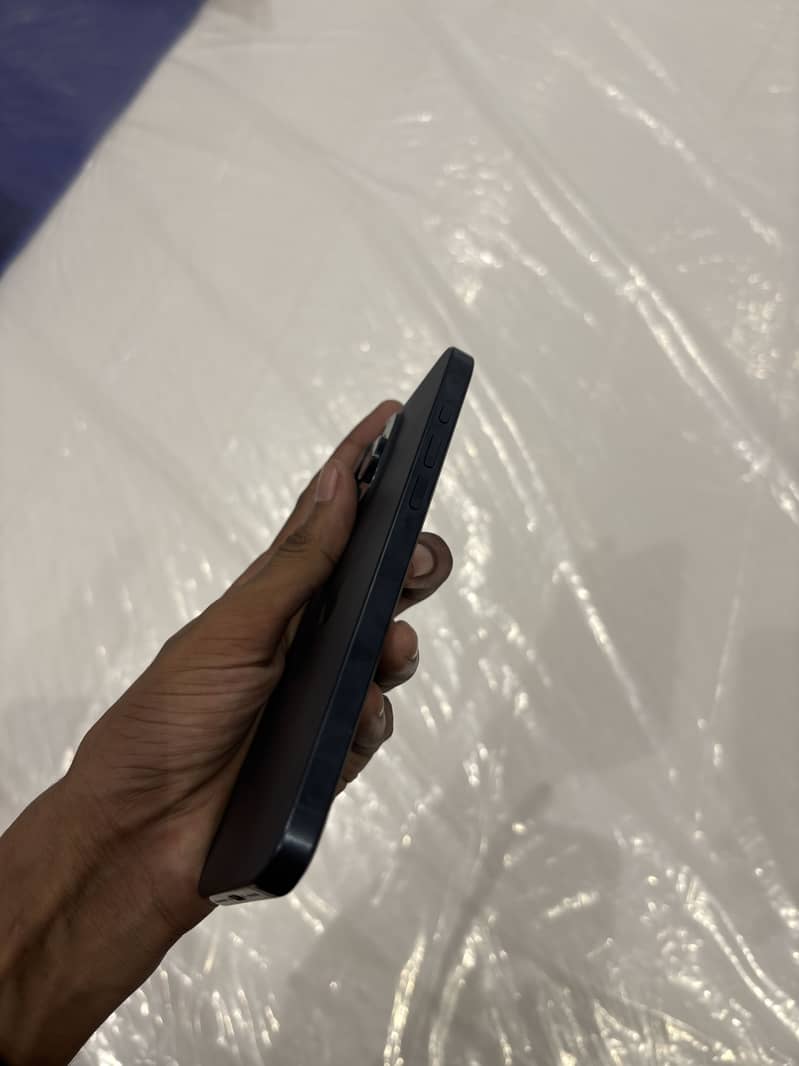 Apple iPhone 15 Pro Max 4