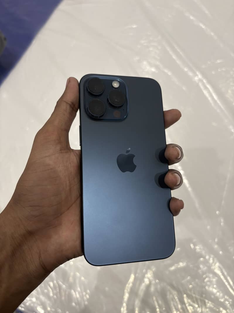 Apple iPhone 15 Pro Max 6
