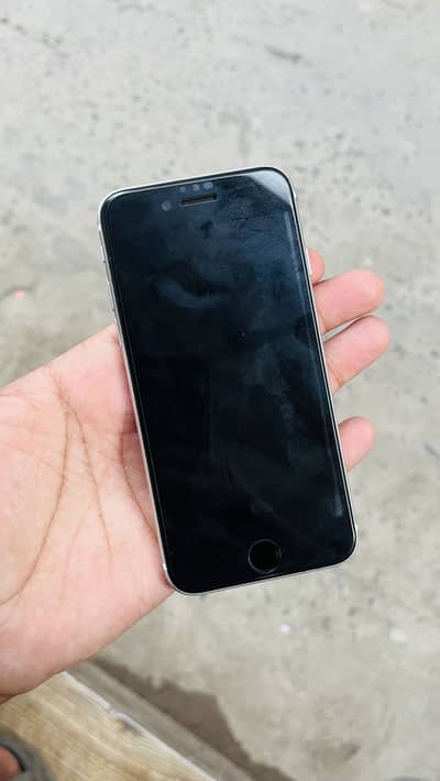 Apple iPhone SE