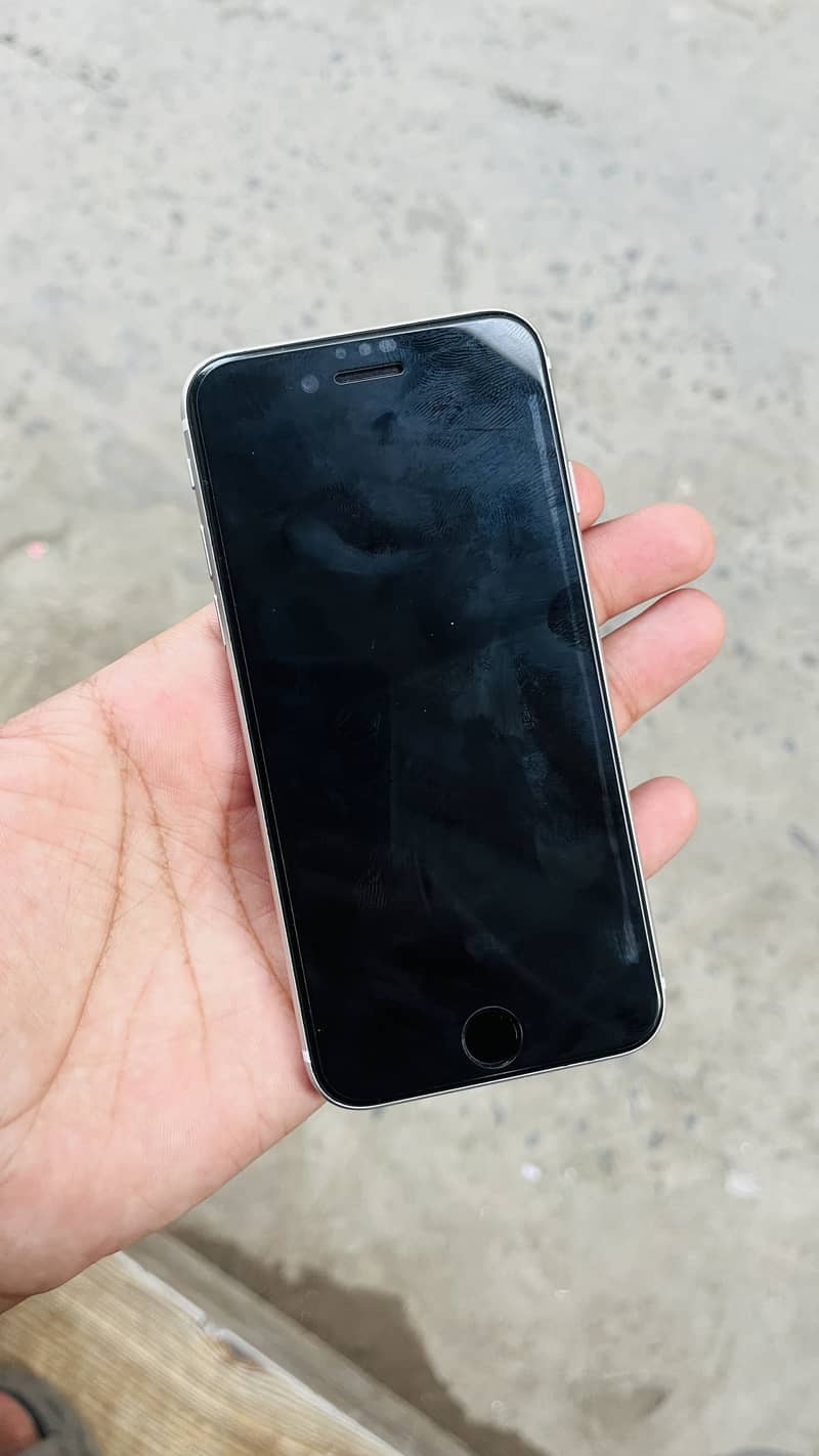 Apple iPhone SE 0