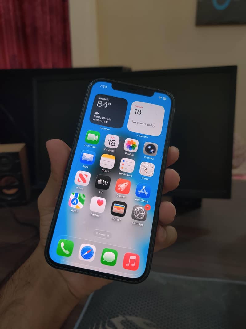 Apple iPhone 12 4