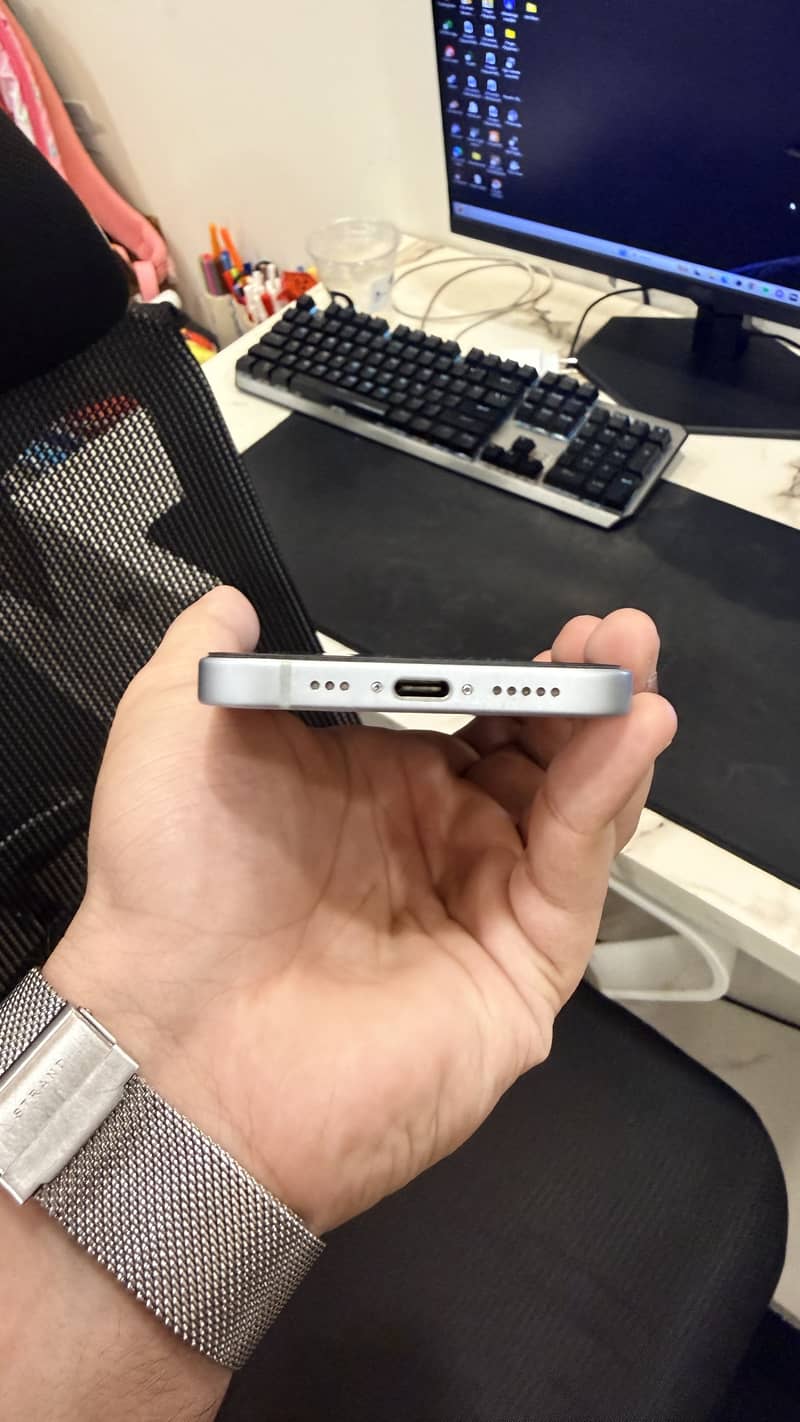 Apple iPhone 16 Pro 2