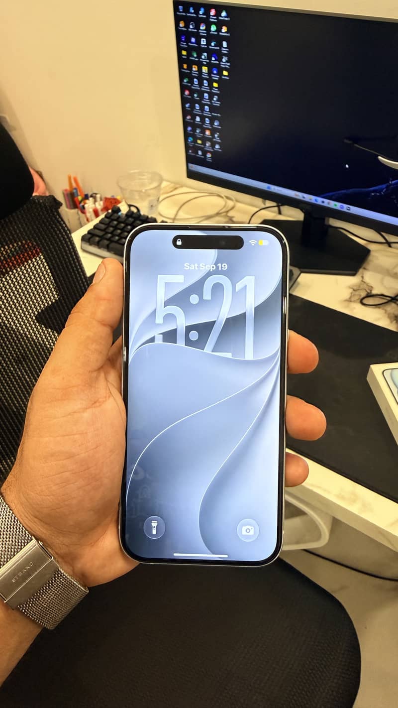Apple iPhone 16 Pro 3