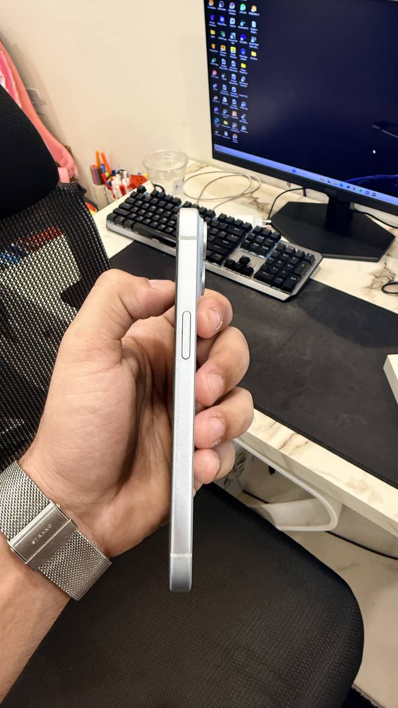 Apple iPhone 16 Pro 4