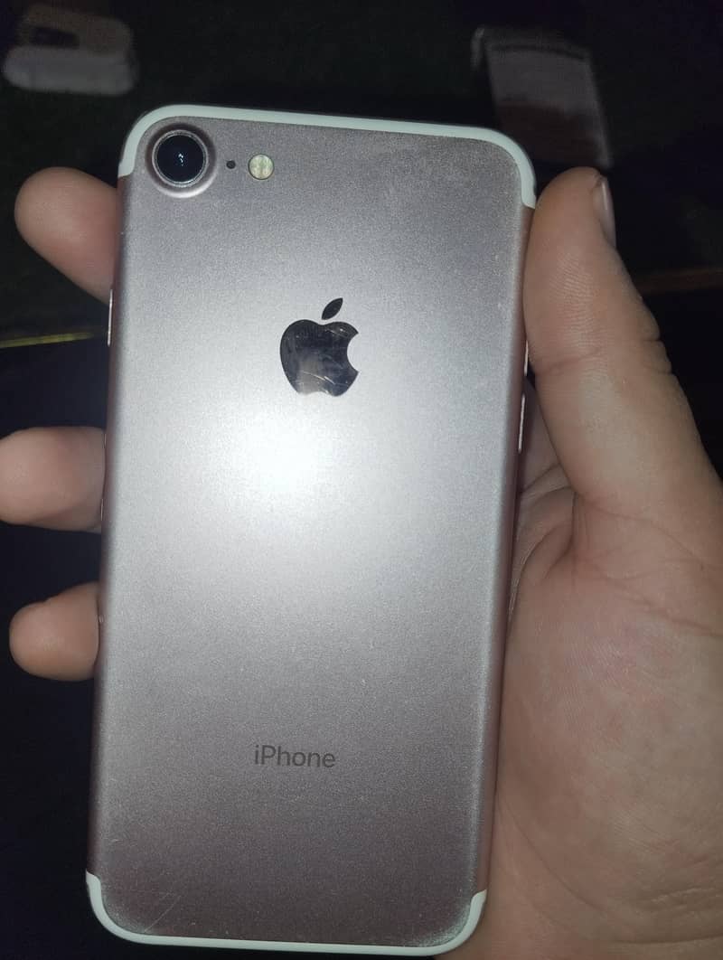 Apple iPhone 7 0