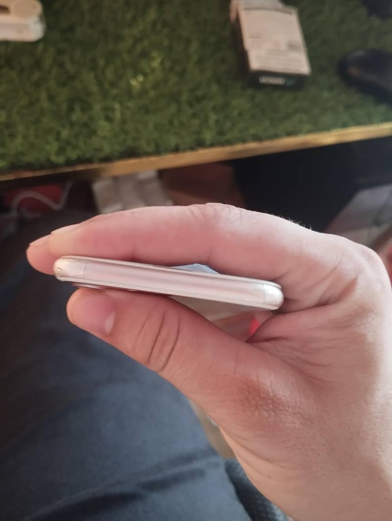 Apple iPhone 7 2