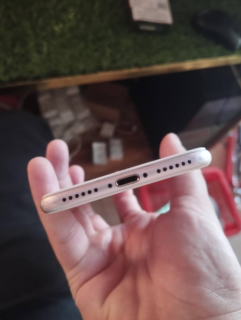 Apple iPhone 7 3