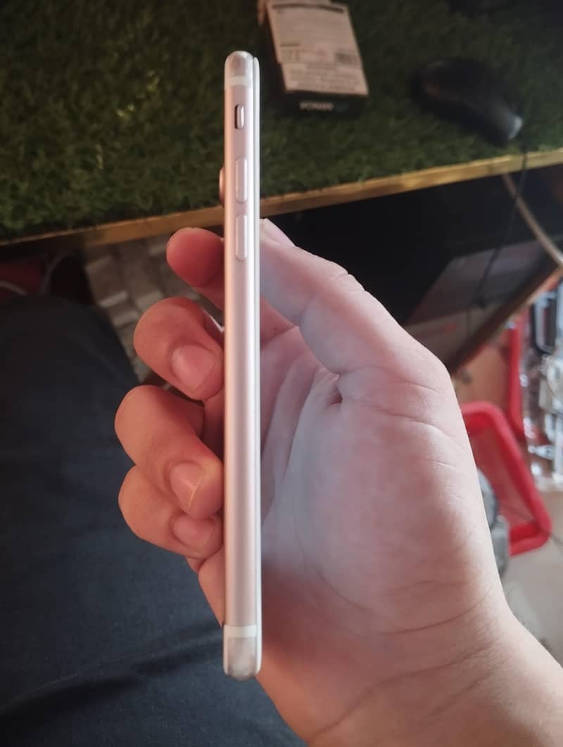 Apple iPhone 7 4