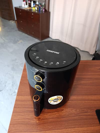 Geepas GAF37513 4L Air Fryer – Like New Condition