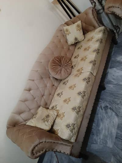 7 seater sofa set with table (urgent sale)