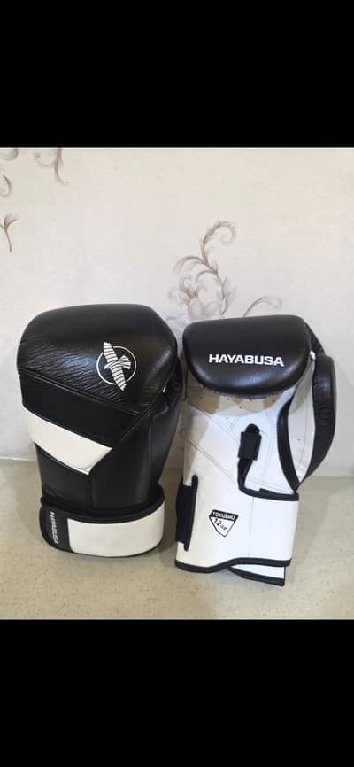 original TITLE HYABUSA AND VENUM GLOVES