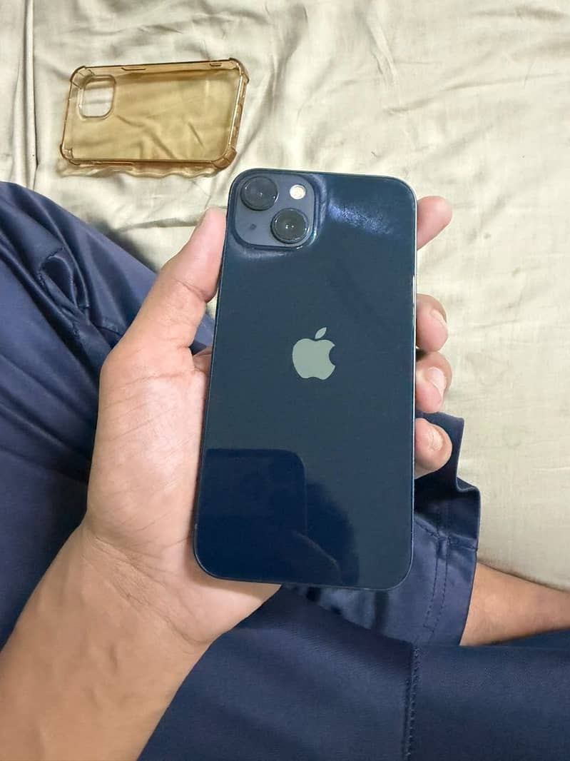 Apple iPhone 13 simple 0