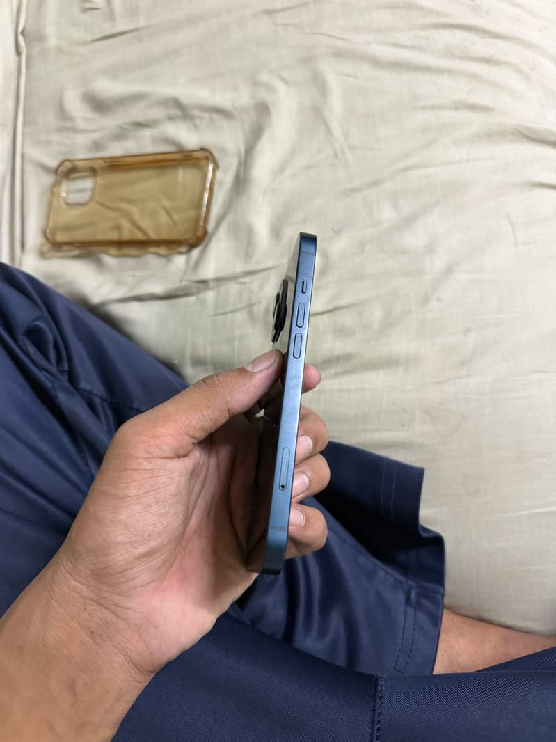 Apple iPhone 13 simple 6