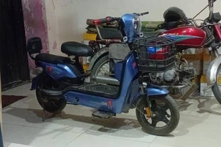 Electric Vehicle// Excellent Condition 09/10