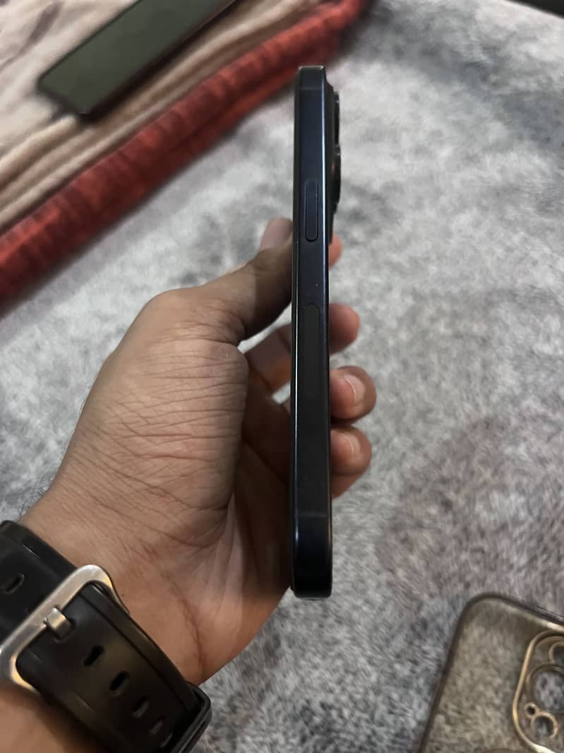 Apple iPhone 15 Pro 6