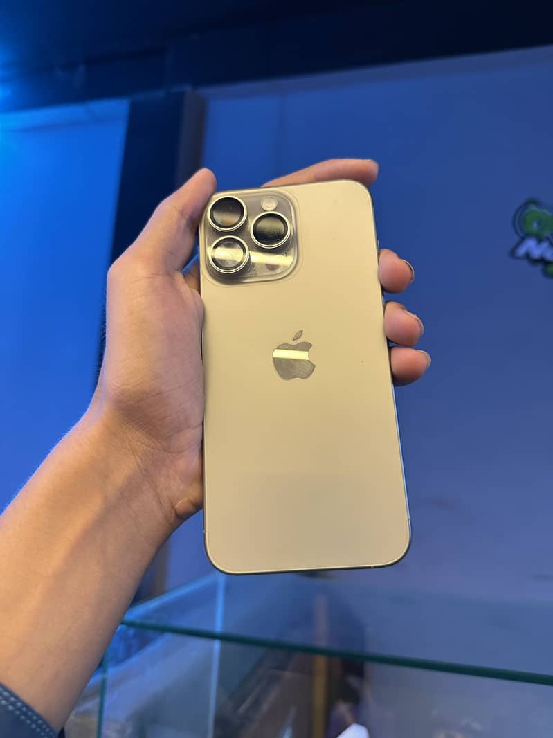 Apple iPhone 15 Pro Max 0