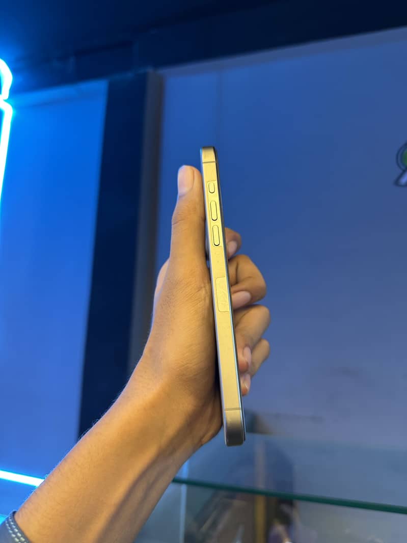Apple iPhone 15 Pro Max 1