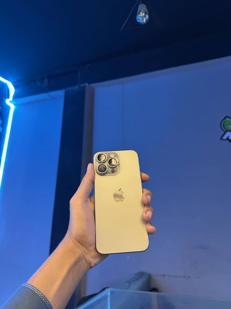 Apple iPhone 15 Pro Max 2