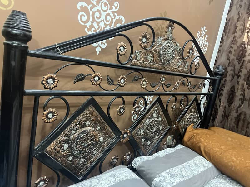 Iron bed 0