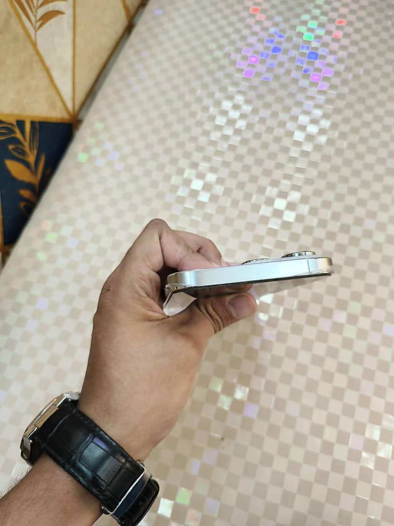 Apple iPhone 14 Pro Max 4
