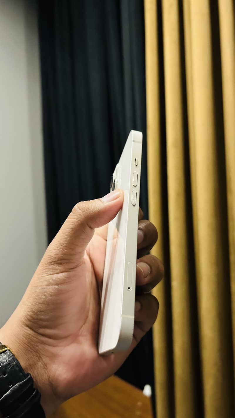 Apple iPhone 13 2
