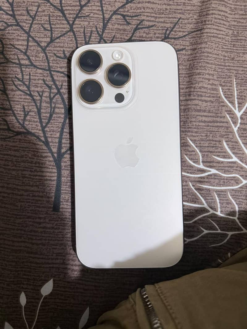 Apple iPhone 16 Pro 0