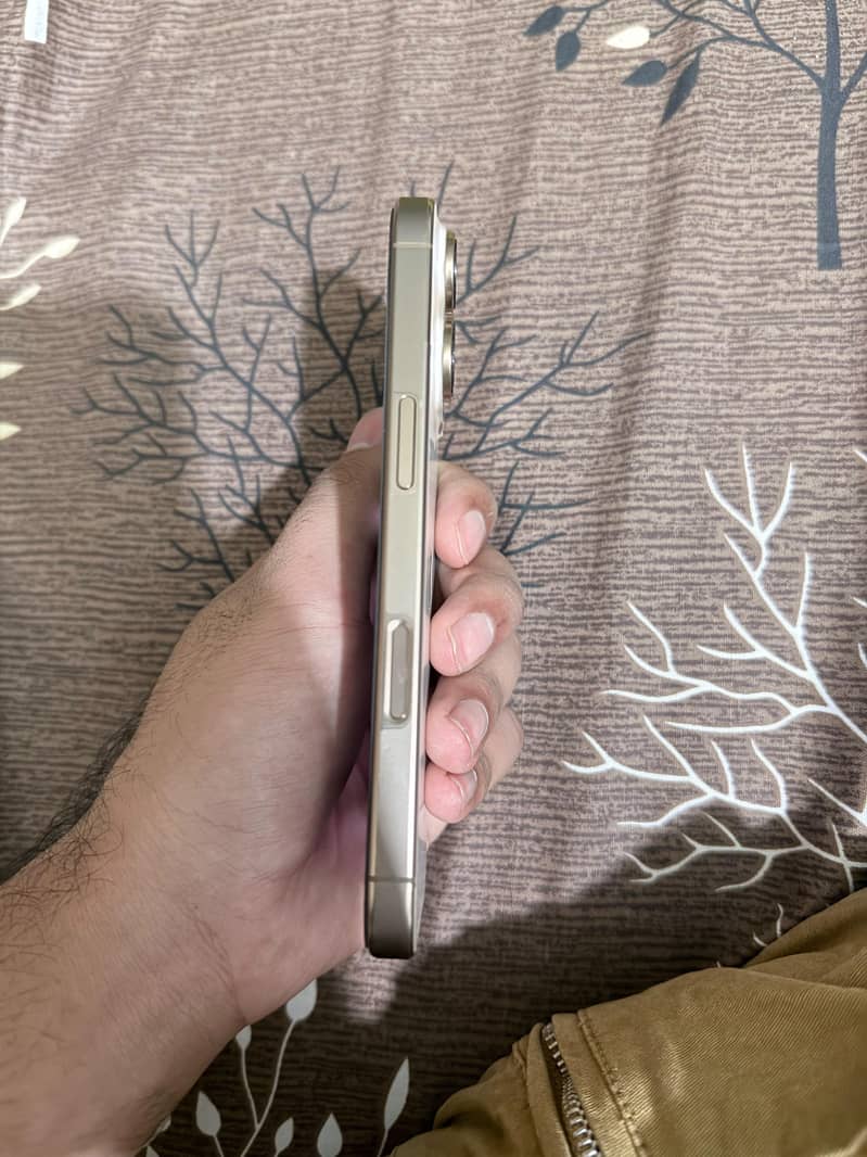 Apple iPhone 16 Pro 5