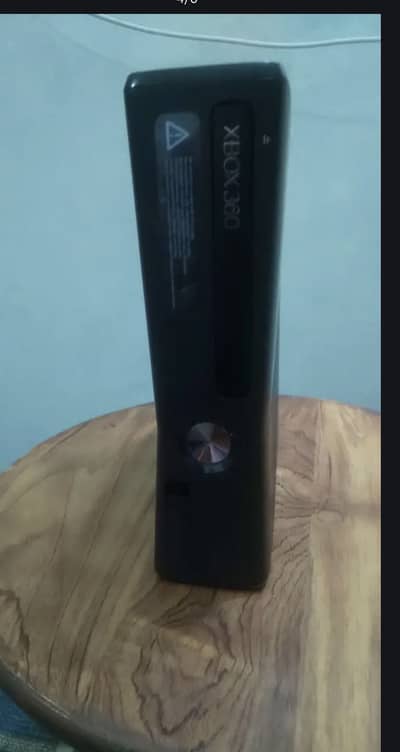 Xbox 360 10/9.5 very good condition 2 controller