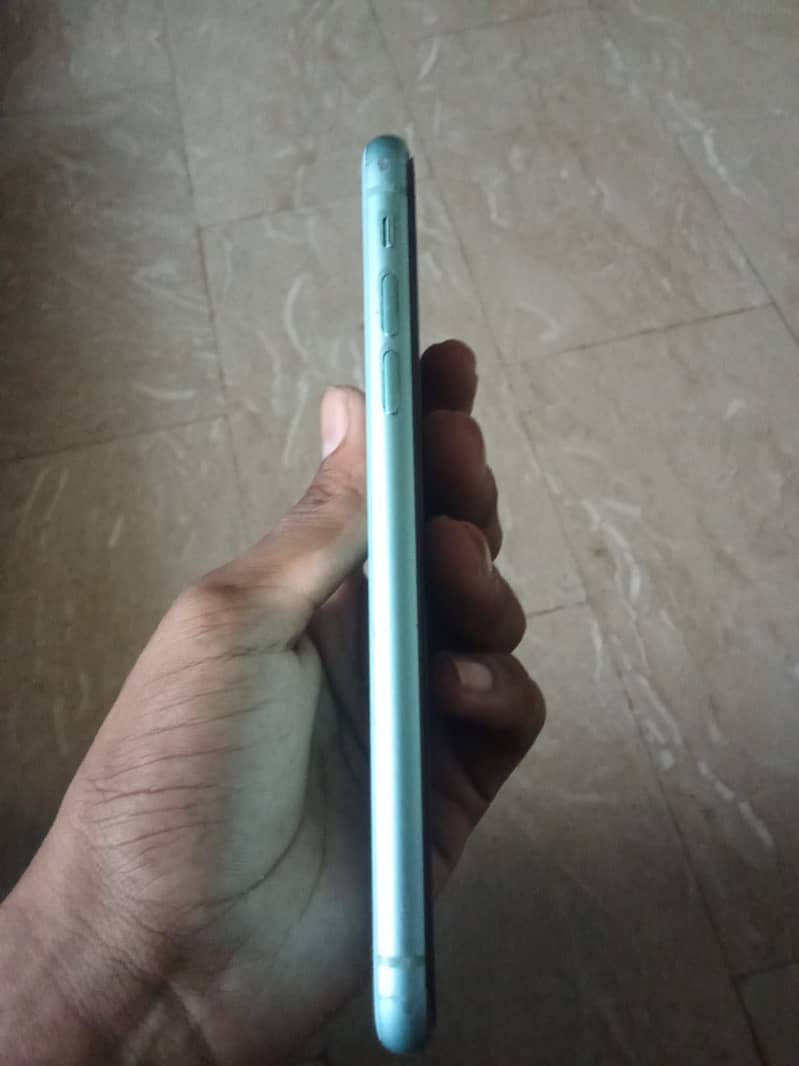 Apple iPhone 11 3