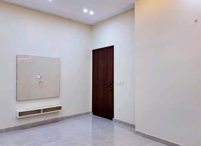 10 Marla House Situated In Nasheman-E-Iqbal Phase 2 For Sale