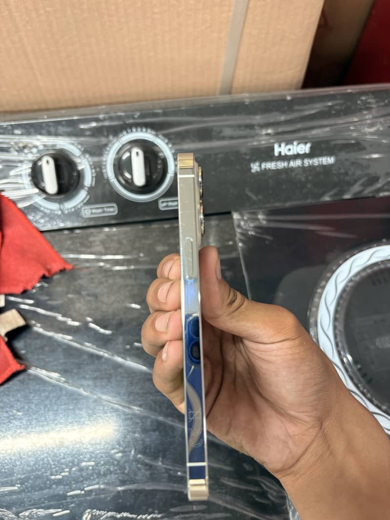 Apple iPhone 13 Pro 4